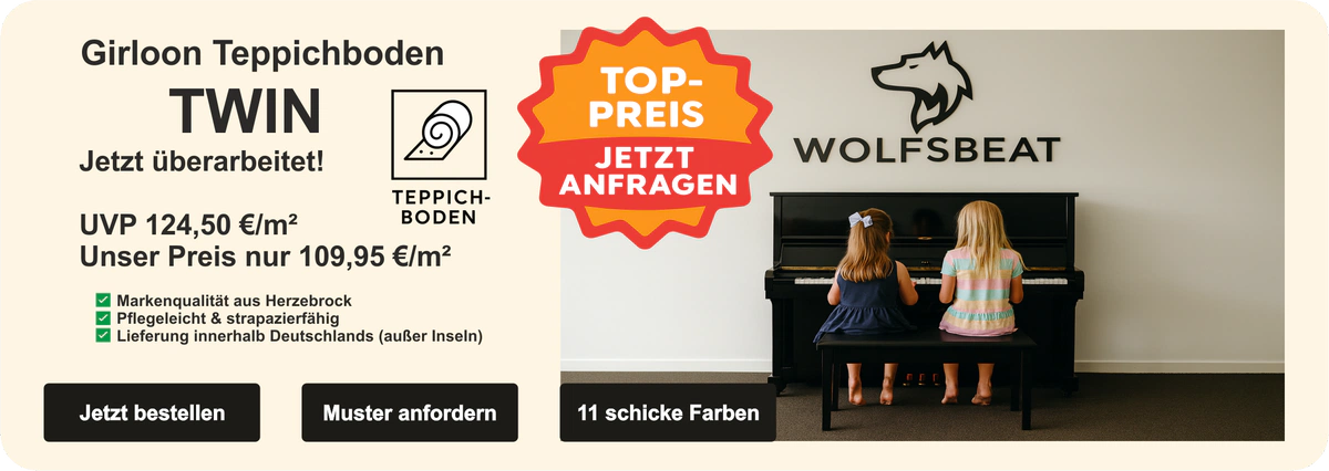 Werbebild für Girloon Teppichboden TWIN mit Preisangabe, Produktvorteilen und Raumansicht: zwei Kinder am Klavier auf verlegtem Teppichboden, Wolfsbeat‑Logo an der Wand